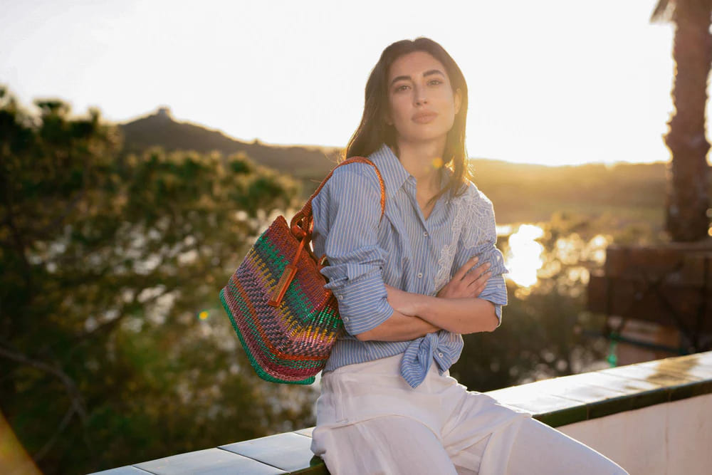 Complementa tu outfit con estilo: bolsos de Pons Quintana para verano